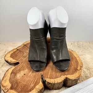 Adam Tucker Black Sandals Open Toe